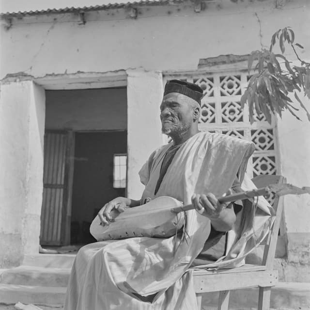 Image of Griot Basimana with Guitar, Mali